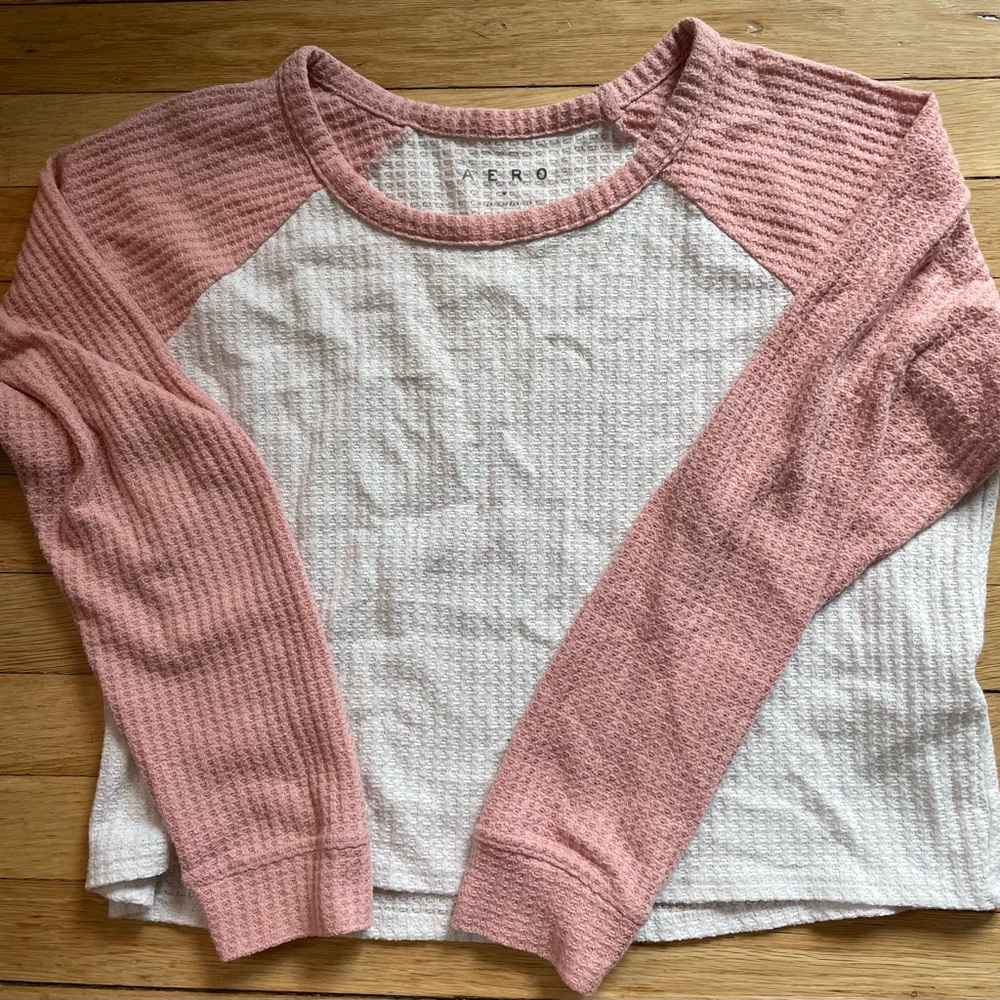 62% polyester/33% rayon/5% spandex